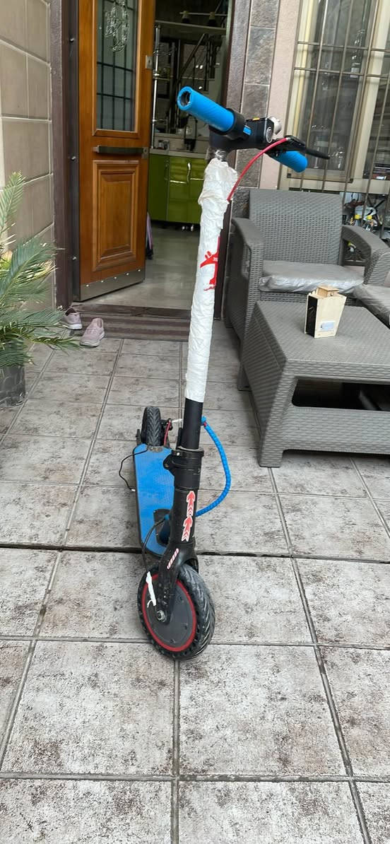 سكوتر جديد بس بي نقص  جاملغ أمامي وخلفي تخم تايرات جديده وبي مجال مكاني بغداد حي الجامعه الرقم*********** السعر ٣٩٠ وبي مجال لخاطر الطيبين Colombo, Sri Lanka
