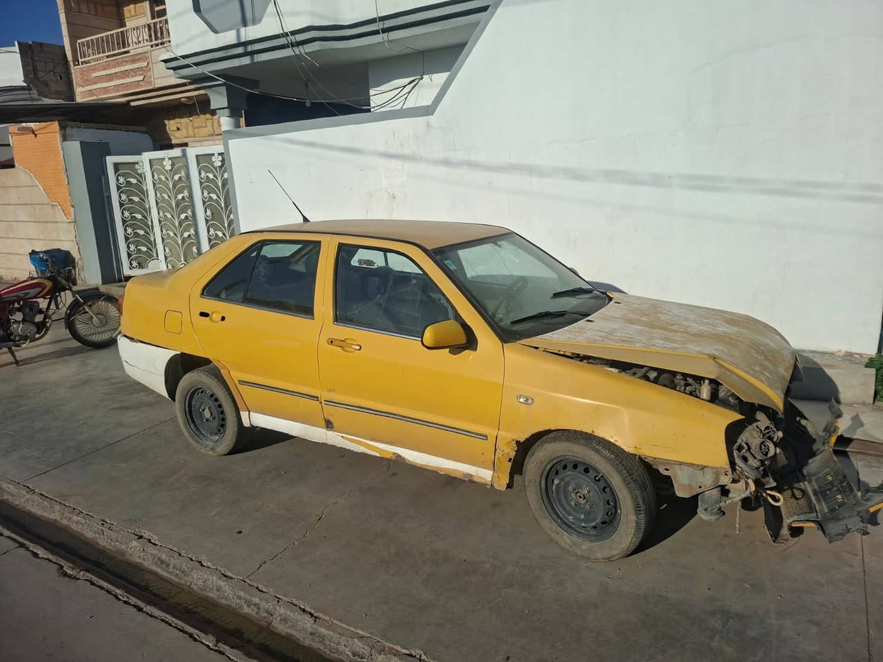 سلام عليكم 
سيارة للبيع رقم صدامي ما مسدده هيئه وعليها 
وبسعر حلوو
بيها حادث مبين بالصوره 
الاتصال ***********
