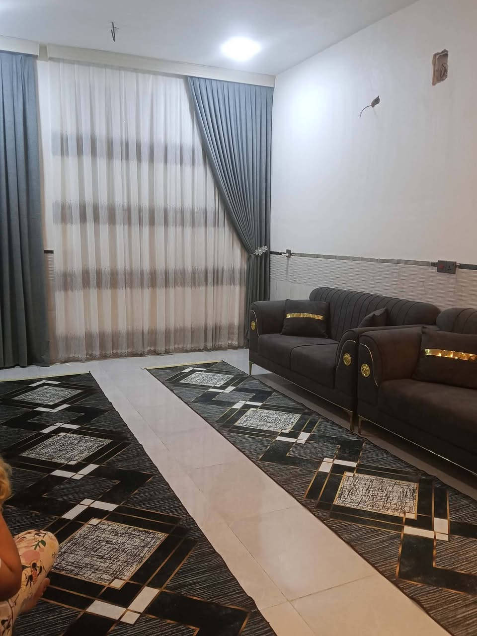 السلام عليكم بيت طابقين حديث للبيع بناء درجة اولى كامل مابي اي نقص مساحه البيت 200متر طابو زراعي سند 25 مداور ثاني يوم عنوان ابو غرق بشارع الطابو 4غرف نوم لاستفسار ***********
