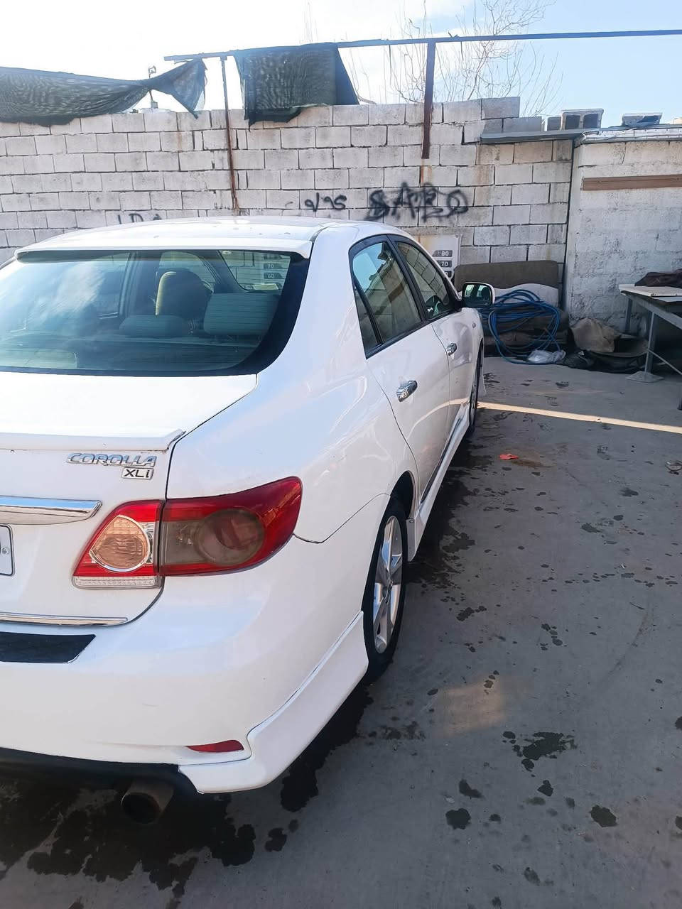 تۆیۆتا کرۆلا ٢٠١٣سپۆرت

مەکینە: ١.٦ (بچووک).

باری جەستە: چوار پارچەی گۆڕاوە بە ڕەش بیلادی، بێ دەعم و لێدراو.

تێبینی: تەرزە کوتە و سەقفی چەند پەڵەیەکی سبوغی هەلداوە ، چاملغی پێشەوە لای سەکن دوو بست ساردی هەیە.

باری تەکنیکی: گێڕ و مەکینە بەشەرت، زۆر توندوتۆڵە.

سەنەوی و ژینگەی بەسەرچووە.
بۆ زانیاری زیاتر پەیوەندی بکە بە: [***********] أربيل, العراق
