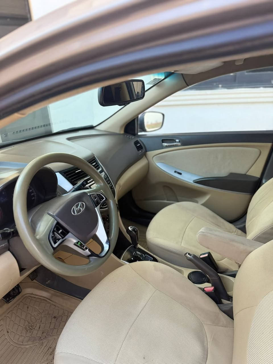 السلام عليكم هونداي اكسنت خليجي موديل 2011مكينه 1600دوش حداديه كير تخم تاير تبريد مكفولات ضربه مكفوله بيه رشات صبغ اثر جراد رقم بغداد الماني سنويه لنهايه 2029مكاني ديوانيه سعره 85وبيه مجال بيع فقط ت***********
