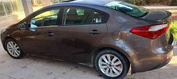 سيراتو 2014 وارد خليجي
ماشية ٣٢٠الف 

بيها شخوط خالية من الصبغ
***********
