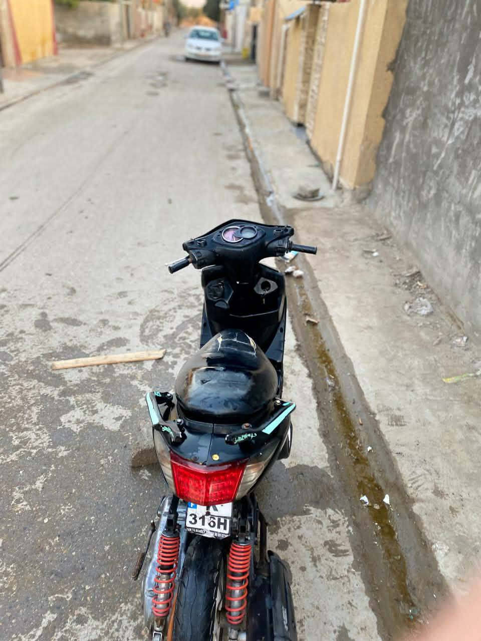 سلام عليكم  سكنس فحل للبيع  مزوده مكينه راجع شلعه ومعدل دراجه حلوه دراجه مناقصه شي سعر ٤٠٠وبيه مجال متواجد خاص او ‏‪***********‬‏ اذا اكو مراوس (بوليس ماكس عدله او بكير) 
عادي 💙
