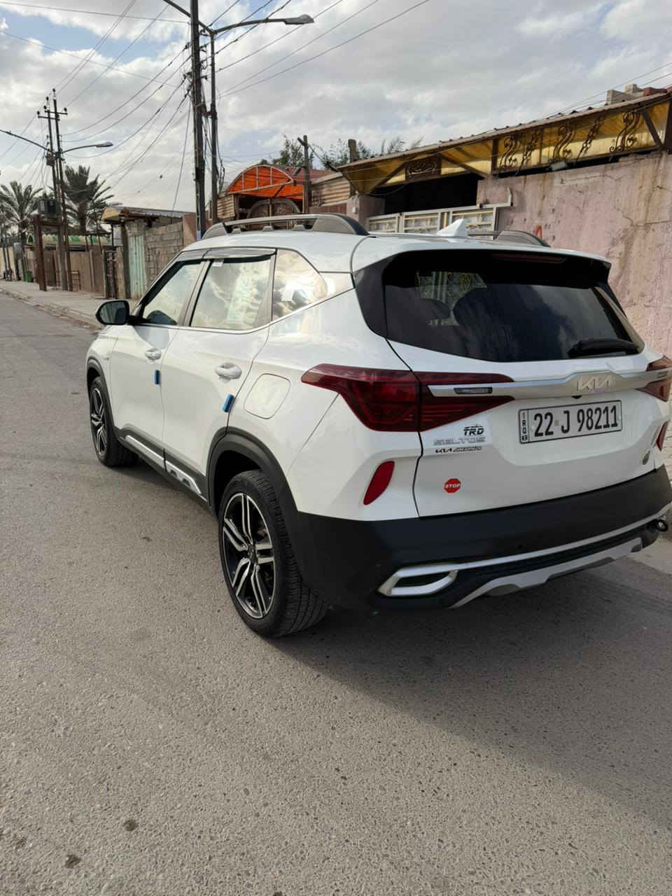 كيه سليتوس موديل 23
ماشيه 23  رقم أربيل تحويل ثاني يوم وارد أمريكي ضرر خفيف بارد بدون تبديل كما موضح للصورة  مكينه 2000 دوش  مكان السياره بغداد الشعب غير متواجد عل فيس *********** اليرباكات سليمه السياره فول عده فتحة السقف  سعر 138
