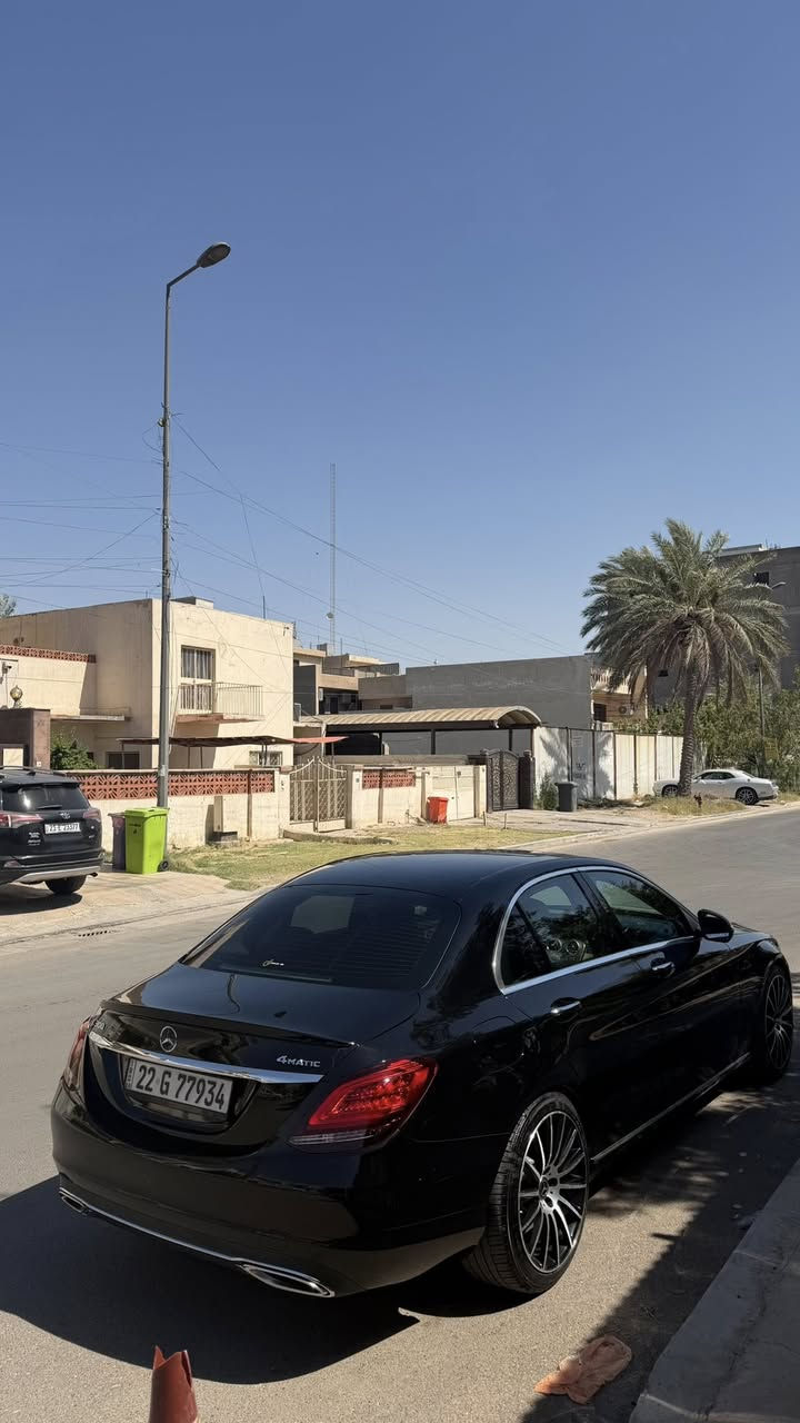 السلام عليكم
مارسدس c300  2021كلين تايتل 

فورمتك فول فول مواصفات 

بصمة 

ترحيب 

شاشة كبيرة

عدادات دجتل 

داخل ابيض 

رادارات امامي خلفي جانبي 

نقطة عمياء 

جنطة كهرباء 

فتحة 

وباقي مواصفات 

سيارة كلين تايتلل بدون قارد بدون صبغ بدون كلشي مكفولة كفالة عامة

مكاني بغداد اليرموك 

***********
