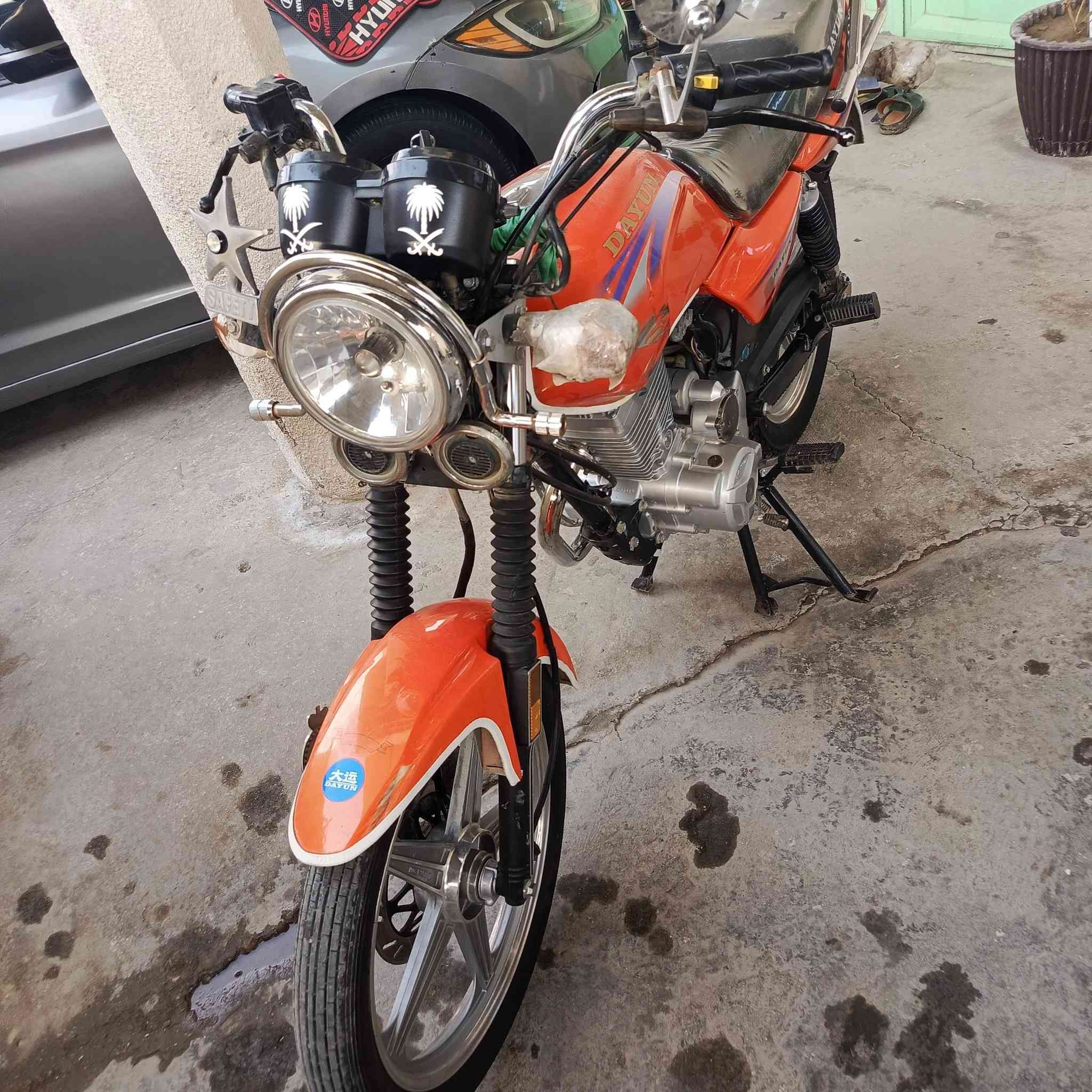 للبيع موديل 23 طاله بل 24 اوراق اصولي وكيل ثامر دراجه نضافه كدامك وبيهه شخطه خفيفه بل تانكي دراجه ما متعوبه مكاني كربلاه حي الغدير  السعر مليون 525 وبيهه مجال لشراي ***********
