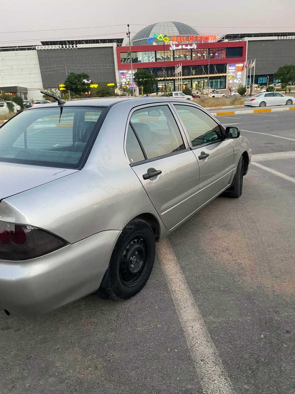بە ناوی خوای گەورە و میهرەبان
مستەربۆشی لانسەر ٢٠١٠ مەکینە بچوک 
پارچە و پەڵەکی سبوخە جەمپیکی خەفیفی پیشی هەیە 
سەنەویو تایەی نویە 
کاڵبونەوەی نیە 
شوین / ڕانیە 
*********** رانية, السليمانية
