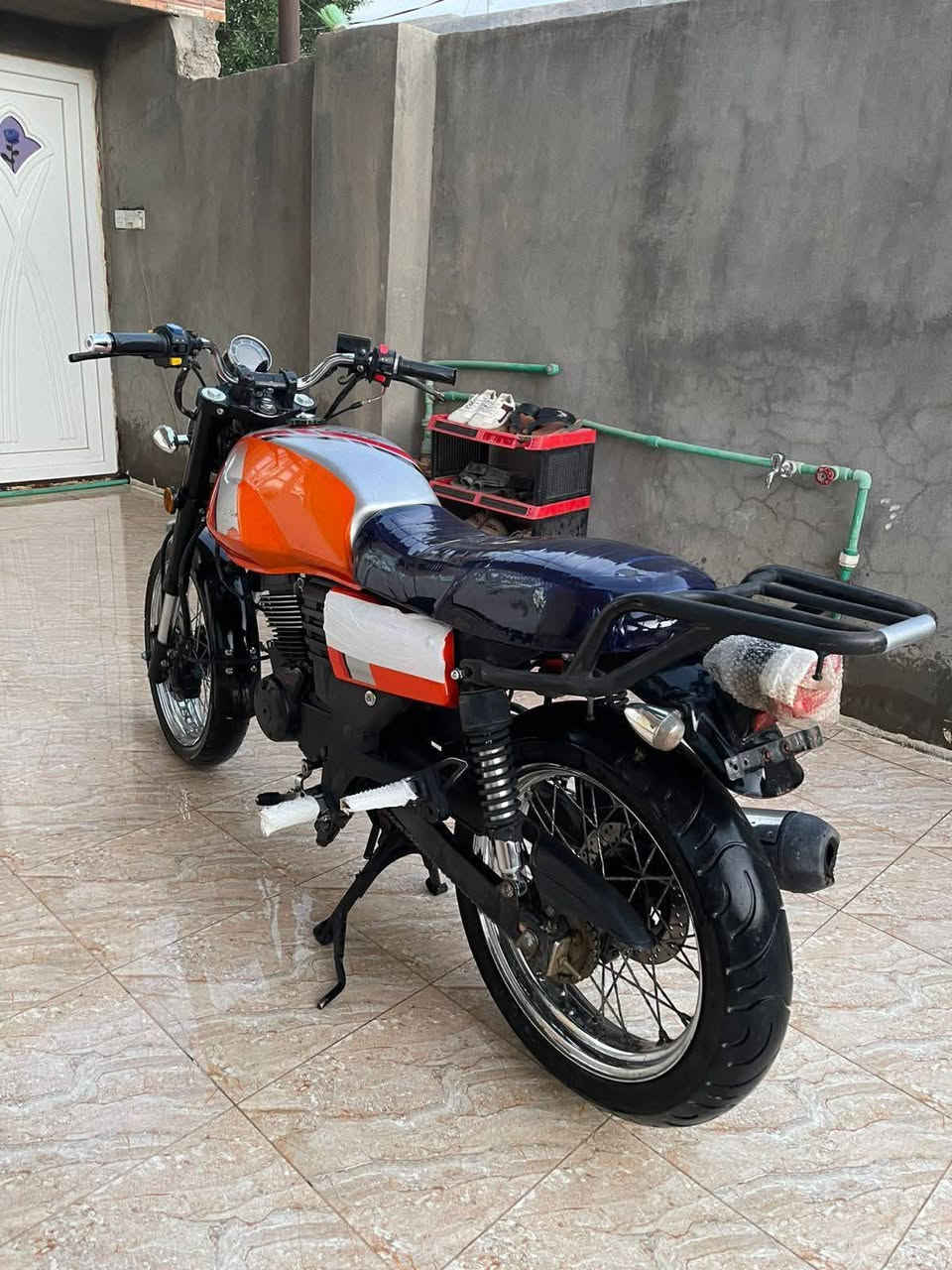 سلام عليكم شباب دراجه لاتي مديل 22 اوراق اصولي شرط تاخذ تروح ترقم محرك 200cc كامه اي نقص مابيها السعر 1550 مليون و550 وبيها مجال العنوان ديالى الخالص تصال *********** خاص موجود
