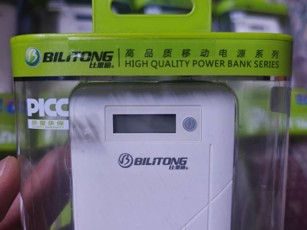 السلام عليكم طلعلي باوربانك شاحنة هواتف متنقلة غني عن التعريف من شركة باورماكس العالمية لتصنيع الUPS عدد 6 قطع كبس شركة شرط الضمان والشغل اعلى سعر ابيع مزاد وزاد الله من زاد توصيل موجود ***********
