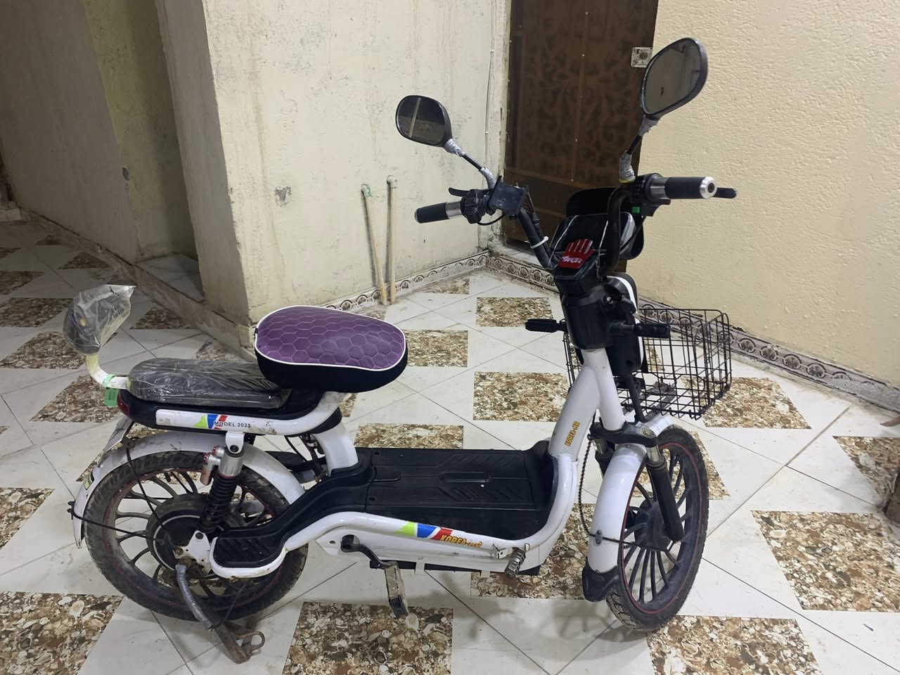 السلام عليكم دراجه شحن للبيع السعر 200وبيه مجال الرقم ***********
