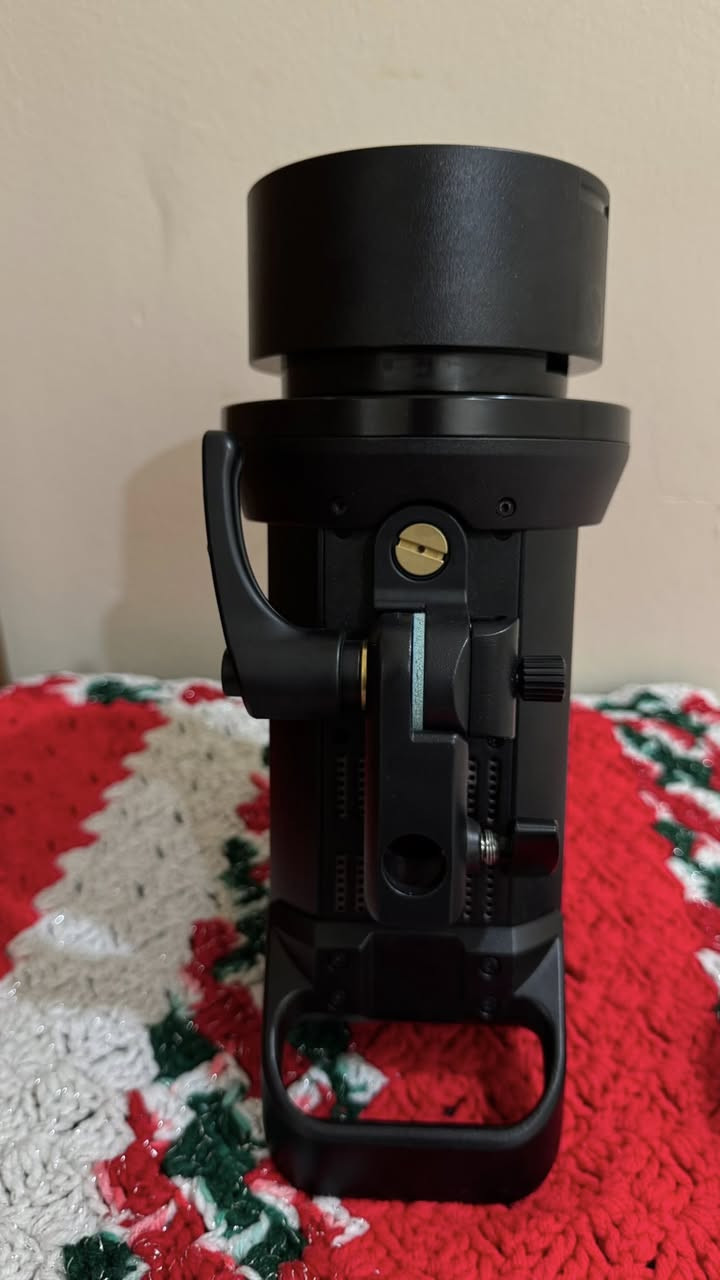 سلام عليكم 
اضاءه AD400 pro 
اشتريتها استخدمتها مره وحده فقط بجلسةة وخلص 
للبيع
 سعر الجديد حاليا 660 الف
اني دابيعه ب575 
والصور موضحه كدامكم


**إذا كنت صاحب هذا الإعلان وتريد حذفه لأي سبب، رجاءا أرسل رسالة إلى الدعم الفني**