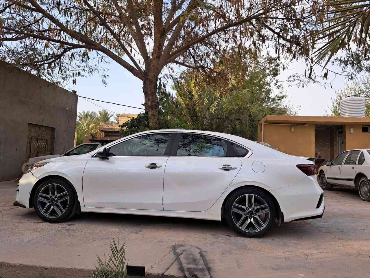 كيا فورتي موديل 20 كير ومكينه خير من الله حجم ٢٠٠٠ دوش كير AT رقم كربلاء معوقين بعد الها ٥ اشهر صير حره فول موصفات للاخير عدا لبصمه حداديه جديده كهربائيات عامه شغاله حادثها كلش حلو دعاميه وبنيد لباقي كفاله شرط سونار تخم تاير تراي كلش ناعمه وسريعه بدون دونز سعرها مناسب وحلو (127)وبي مجال للشراي مكاني كربلاء  ***********
