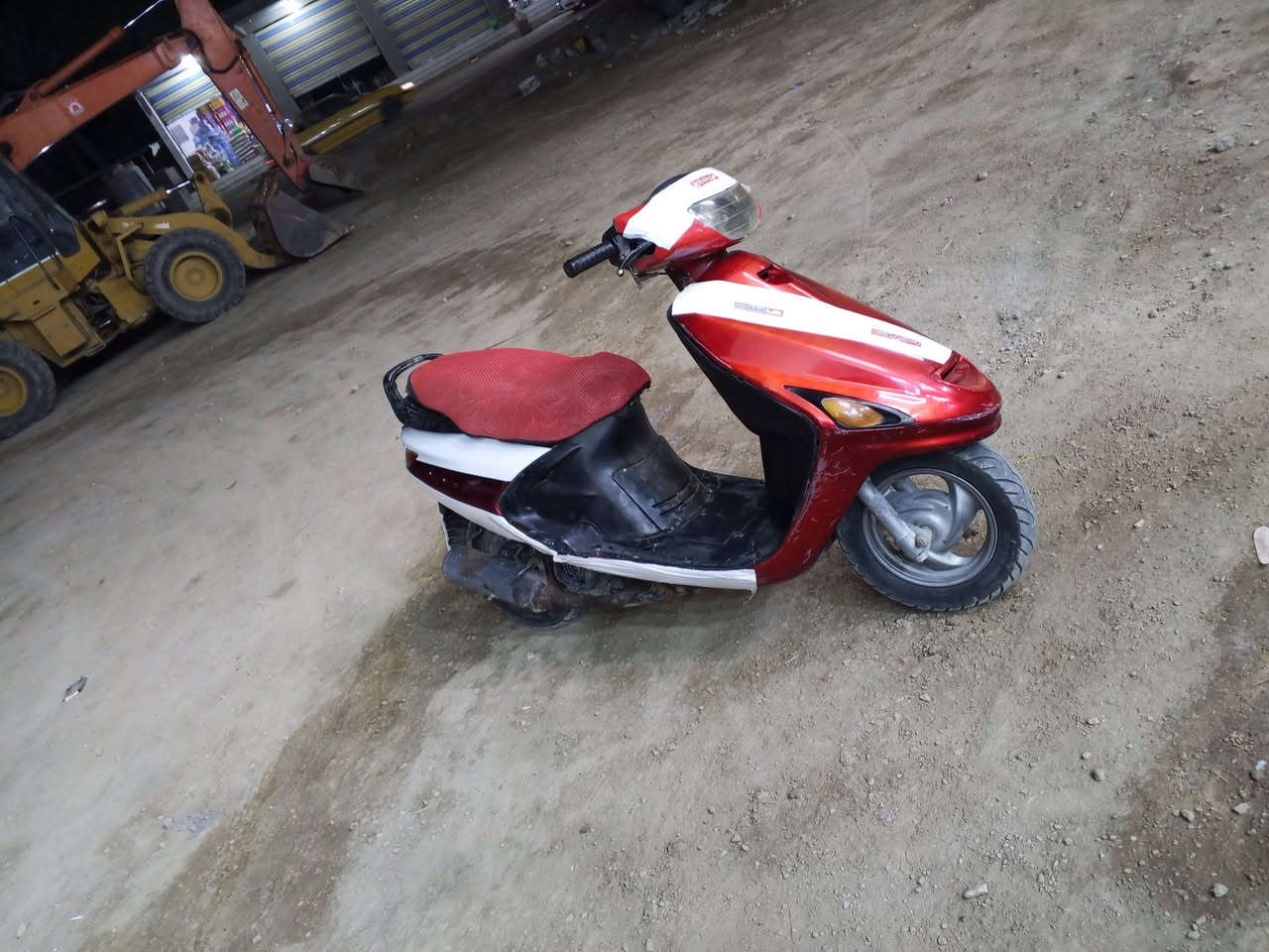 يا الله السلام عليك دراجه فراشه كرستال ياماها سرعه 140 دراجه حلوه ونضيفه مكينه نكره لاتبخير ولاتنقيص نكره وحده السعر ( 225) المكان بابل الحمزه الغربي خيكان لاستفسار الاتصال *********** 💥💥💥💥
