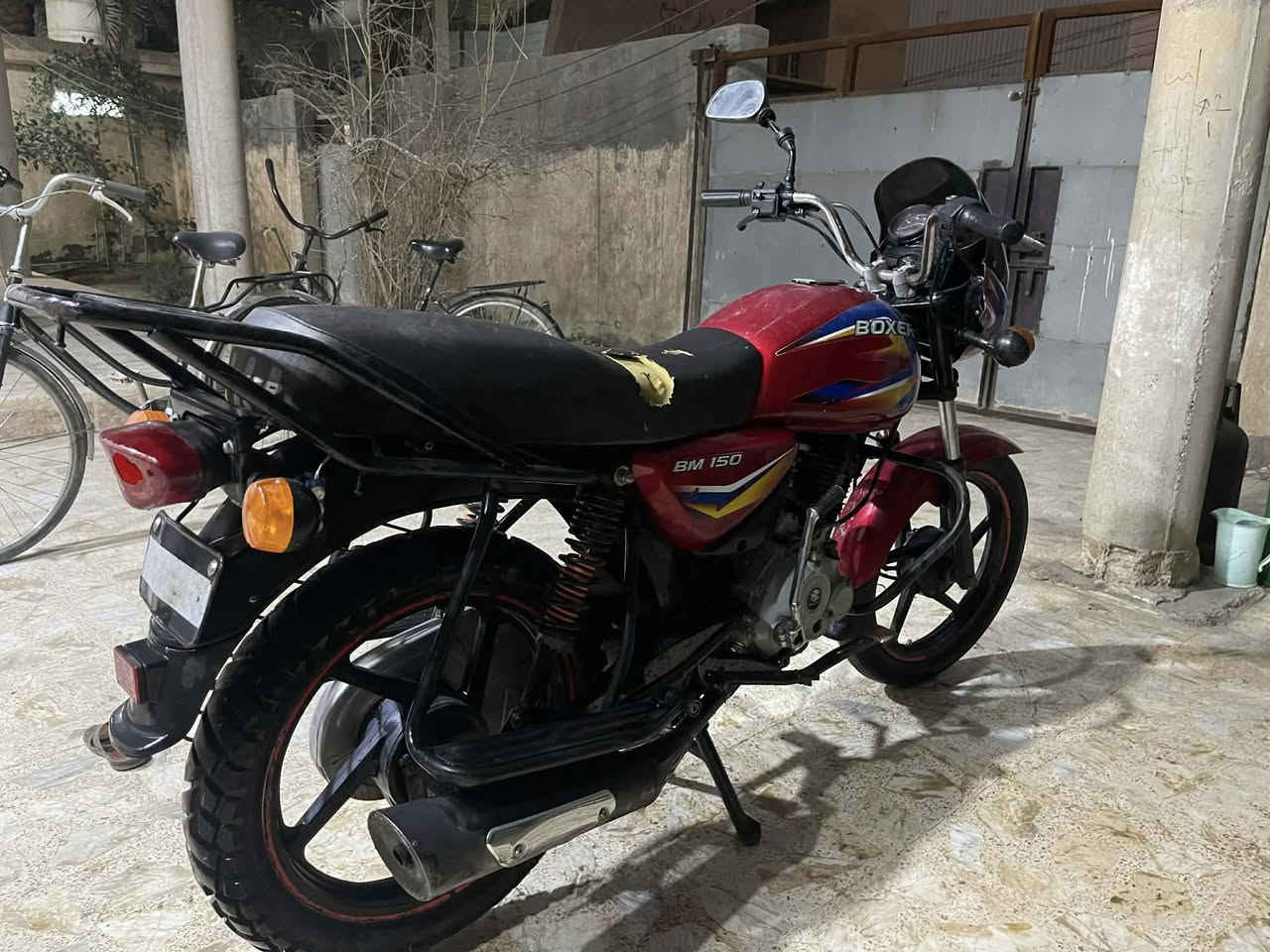 دراجه بوكسر لبيع 
موديل 20
دراجه كامله  
اوراق كامله بكان بعقوبة المفرق 850وبيهه مجال ***********
