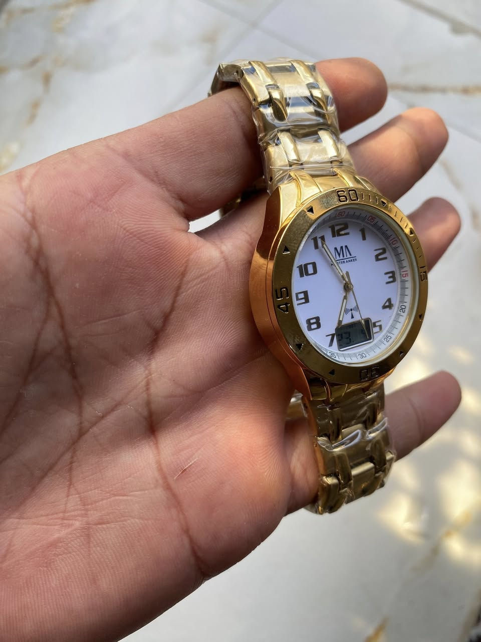 ساعة مايستر أنكر تعمل بالتحكم اللاسلكي. توقيت ذري أوتوماتيكي.
جديده غير مستخدمة قطر كبير42/46

سعر 50الف يتوفر توصيل


**إذا كنت صاحب هذا الإعلان وتريد حذفه لأي سبب، رجاءا أرسل رسالة إلى الدعم الفني**