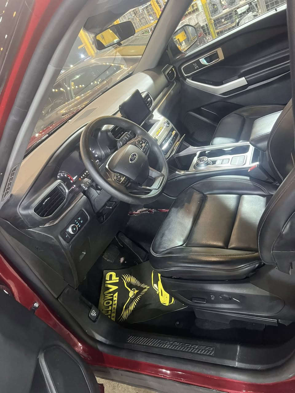 السلام عليكم فورد اكسبلور موديل 2021 بيع او مراوس حسب القناعه رقم اربيل رقم هزه كله جديد كبل تحويل او وكاله سعر 220 وبيه للطيبين مواصفات فول  ماعده الفتحه حجم المحرك 2300 توربو 4 سلندر ماشيه 29 ميل 7راكب تبريد مركزي 3 قطع كشن ملكي الحادث 3 قطع صبغ عنده باب السايق مبدله اصليه استفسار خاص او وتساب *********** عنوان بغداد او كركوك
