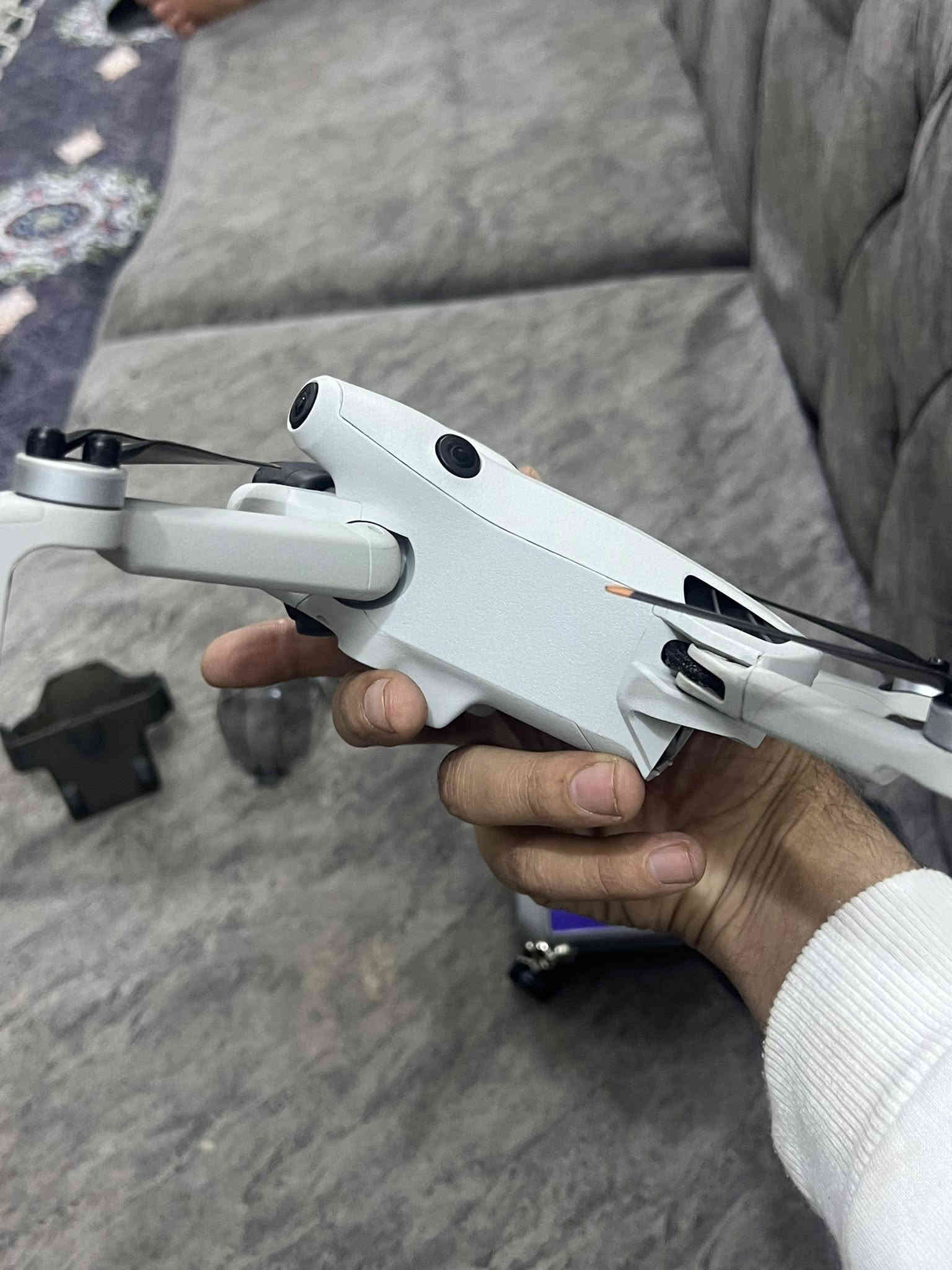 توفر من جديد 
درون mini 4 pro

درون نضافه كدامك كمبل واضح بل منشور 

مكفول من التصليح 

ملحقات 

بطاريات عدد :3 بلاص مو العادي 

ريمونت شاشه سمارت 

جنطه حامي مراوح حامي كمبل 

مكاني كوت 

***********

سعر 1.300 مليون و 300 الف
