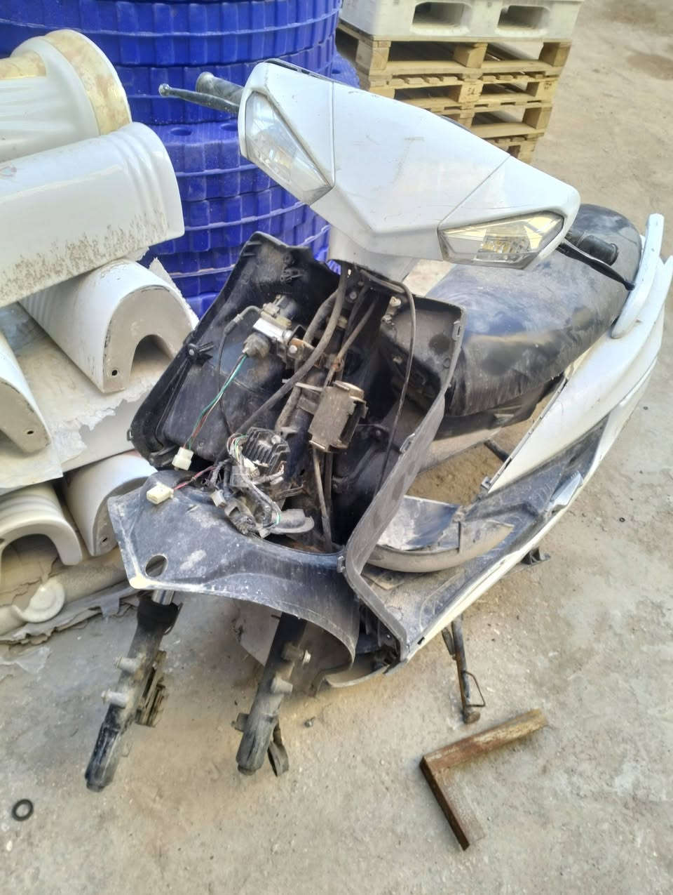 سلام عليكم عندي شاصي سكنس
بي سوادات كامله كم كفر هم بي كشن بك لايت اشاير ضغيره بي ول بل فيديو موجود كله ب 75 وبي مجال كربلاء بوبيات *********** بي واتساب
