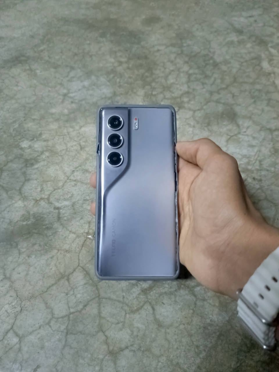 السلام عليكم
تكنو كامون 40 برو فايف جي 5G
رام 8+8 ذاكرة256
"شاشة اموليد منحنية
جهاز بمعالج قوي بطارية 5200 
شحن فول مايصرف 
سماعات ستريو
جهاز جديد
فقط كامره108بس ماتشتقل وحده بس الباقي يشتقلن
باقي كله شقال شرط بل ضمان
بوبجي نار 🔥90فريم 
📍مكان حويجة
سعر  250 بي مجال


**إذا كنت صاحب هذا الإعلان وتريد حذفه لأي سبب، رجاءا أرسل رسالة إلى الدعم الفني**