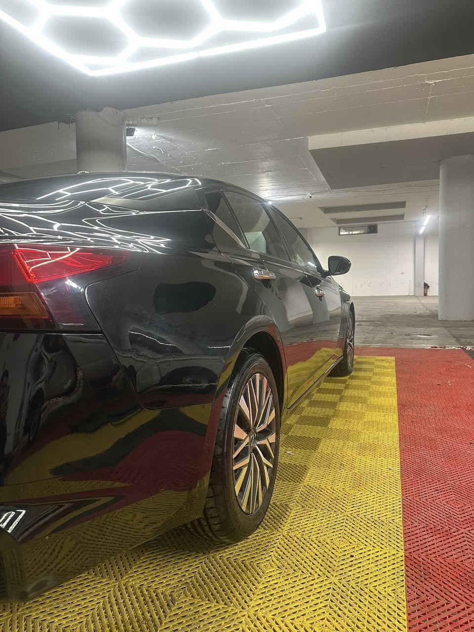 نيسان لتيما 2023  SV Pulas  فوول مواصفات
رقم شاصي: 1N4BL4DV7PN330623

٠ داخل مشمشي 
• كشن كهربائي 6وضعيات

 • رادارات خلفية 

 • رادارات جانبية

رادار امامي

مكينه 2500 تنفس طبيعي بدون تيربو المرغوب  

 • تشغيل عن بعد + بصمة تشغيل بوب بصمة+تحديد مسار

 • كاميرا خلفية دواره 

 • تحكمات كاملة استيرن + تحديد سرعة

 • لايتات زينون +بلاد

كشنات جلد 

سونار موجود  

سياره مابيهه نواقص جاهزه ✨

سياره رقم كاتي مامكصور بي ٣ شهر 

حادثها سياره دعامي خلفي و شويه صبغ يم جملغ سايق خلفي و بجم كبس و بدون دواخل بدون ايرباك 

سعر سياره ١٧٨ شويه بي مجال

مكان سيارة كلار معرض ارين اوتو ✅

***********
