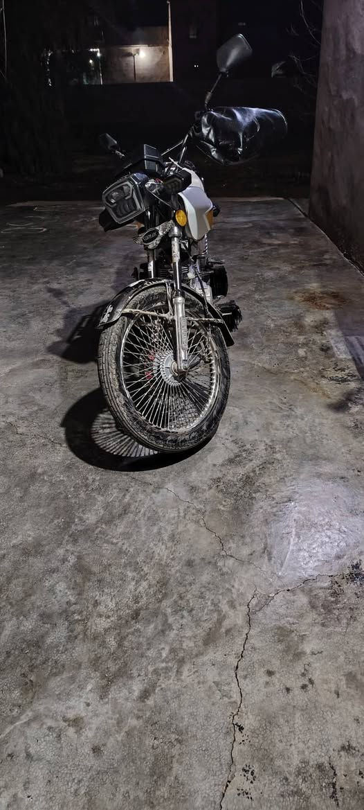 السلام عليكم
دراجه تايكر سونك موديل 25 بدون سلف 
 انضف من الصور 
شرط كير ومحرك ما مفتوح 
كهربائيات شغاله 
كله بلادي وضع شركه
سعر 700 قفل 
الهاتف ***********
