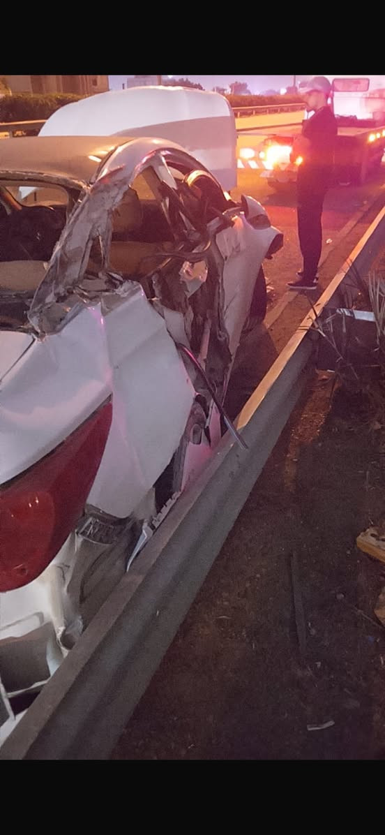 سلام عليكم سوناتا
2012  

السياره سويت بيها حادث 

 ابيعها على حادث  الضربه ما واصله للقمار 

وصاله للتكمه فقط. 

محرك 2400 ما بي شي المحرك 

السياره ماشيه 196 

 سعر السياره 68 وبيها مجال. 

رقمي ‭0783 836 9379‬
