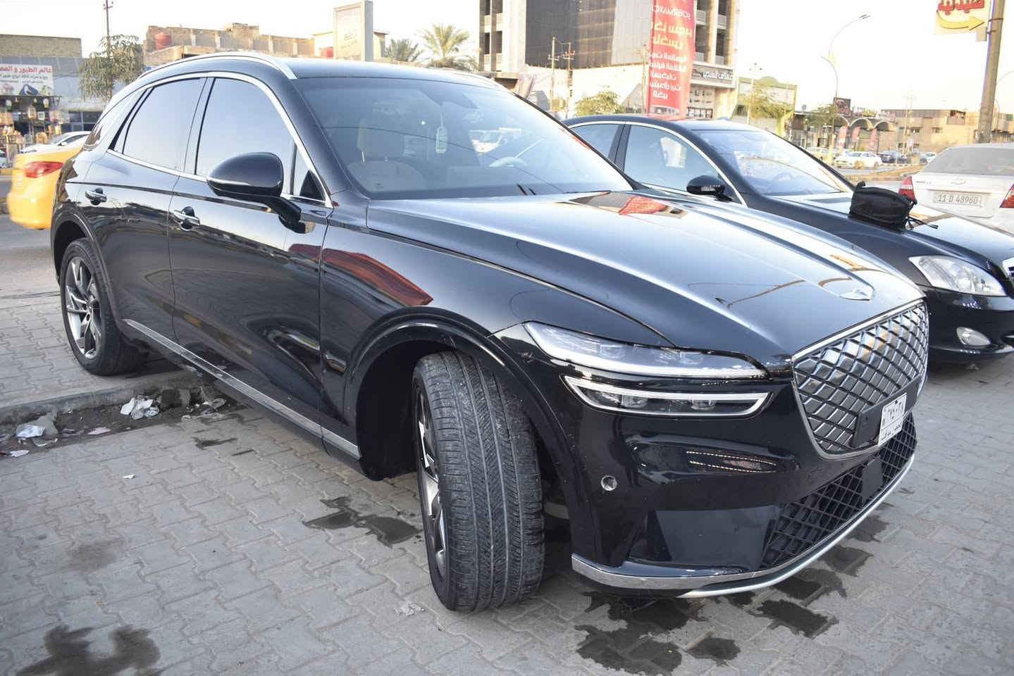 024 GENESIS ELECTRIFIED GV70 ADVANCED AWD ⚡
الوحيدة بهالدرجة من الرفاهية ✨

📄 وارد أمريكي / نظافة فوق الممتازة
وماشية فقط 17,000  ✅
جاهزة للاستعمال فوراً

💫 المواصفات الخرافية:

دفع رباعي كهربائي (AWD) بمحركين 🔋

بطارية 84 kWh مداها يوصل 420 كم بالشحنة الواحدة 🚘

شحن سريع من 10٪ إلى 80٪ بـ أقل من 20 دقيقة ⚡

شاشة وسطية ضخمة + عدادات رقمية متطورة 📱

مقاعد جلد بتدفئة وتبريد ❄️🔥

فتحة بانوراما 🌅

كاميرات 360° + حساسات أمامي وخلفي

نظام صوت فخم + إنارة داخلية LED

💵 السعر: [295$] قابل للتفاوض

***********

باسمي شرط مكاتبة مرورية 

🚘 سيارة فخمة، متطورة، وتستحق التجربة بكل معنى الكلمة 💎

