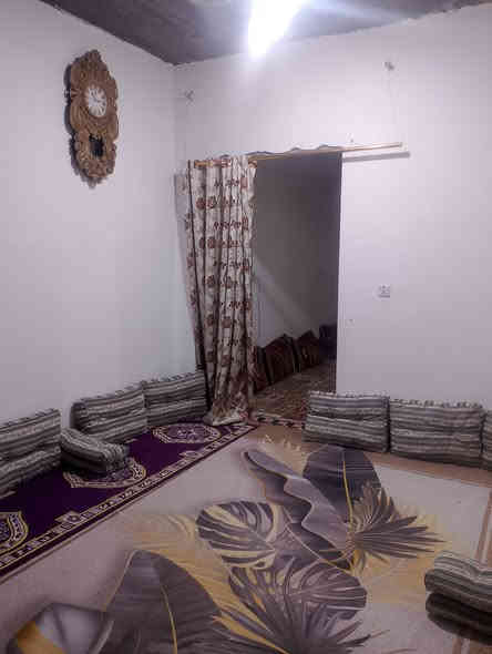 بيت زراعي مساحه 360 بلوك كهربائي صب كونكريت في الاسكان الصناعي قرب مدرسه الحريه موقع تجاري يحتوي على غرفتين وصالتين ومطبخ وصحيات داخليه وخارجيه وديوانيه 14 × 4 ومحلات اثنين مؤجرات حاليا السعر 105 وبي مجال الشراي فقط يتصل***********
