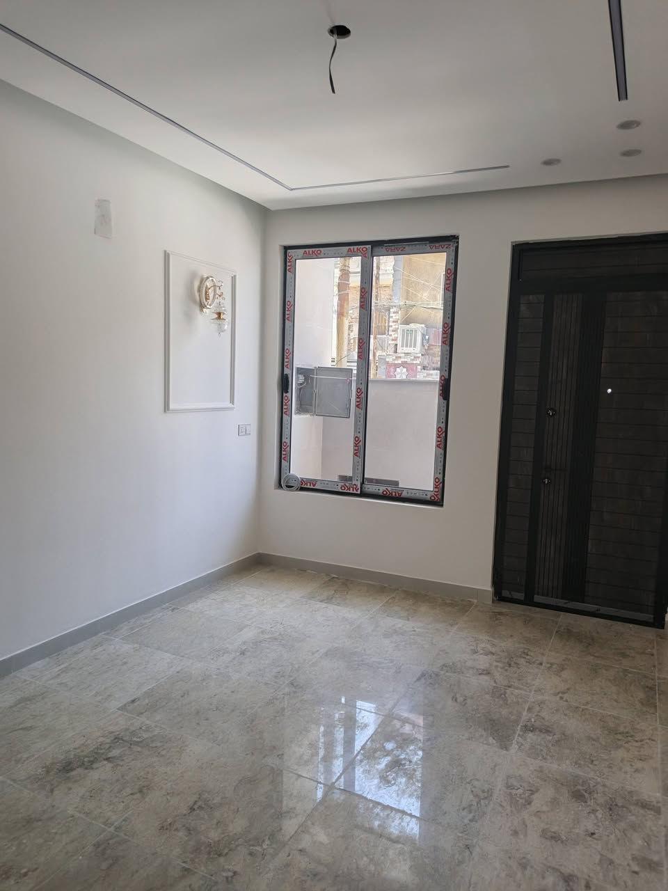 للبيع مساحة ٨٠ متر ٧٠متر بناء فول موصفات تسليم🔑 مدخلين 4نوم وصاله ومطبخ وخدمات الشعب ضباط كويتي  لاتصال مكتب كليم الله للعقار مقابل مدرسة بلقيس تابعني على صفحه حصريا ***********
