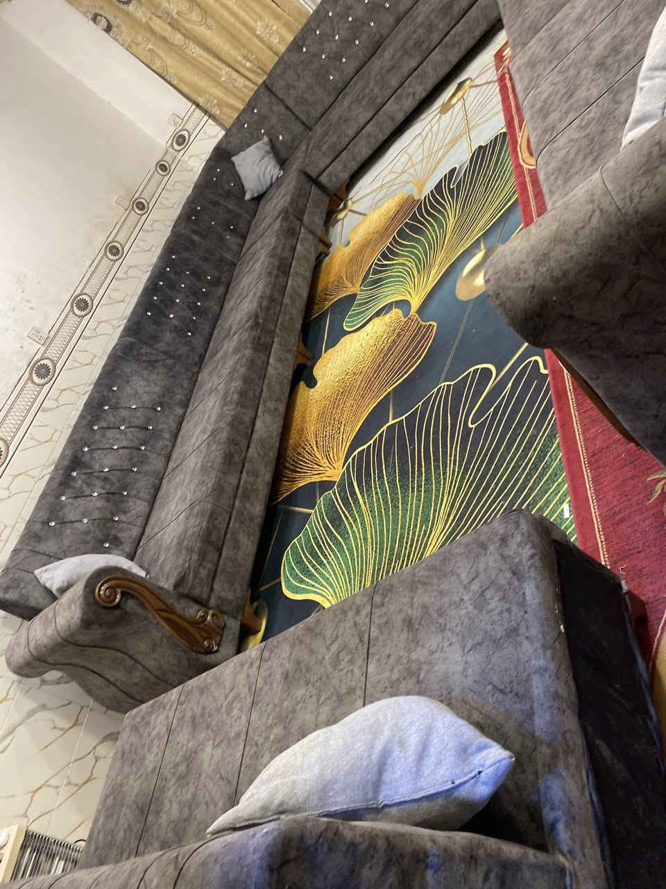 ديوان 20 مقعد اي ضرر مابي نضيف السعر 525 وبي مجال المكان كربلاء ***********
