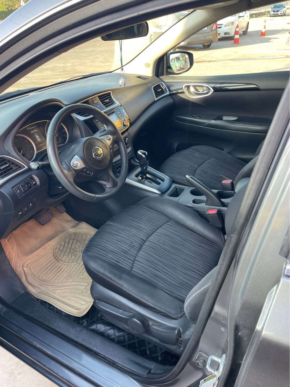 للبيع نيسان سينترا 2017
مواصفات sv بصمه كامره
رقم و سنوية و هزة كلهم جديد تحويل وكالة  بشرط 
تايرات جديد ، تبريد ثلج سيارة جاهزة من كل نواحي  
بيها اربع قطع صبغ 
سعرها 98 بيها مجال

*********** اكر, نينوى
