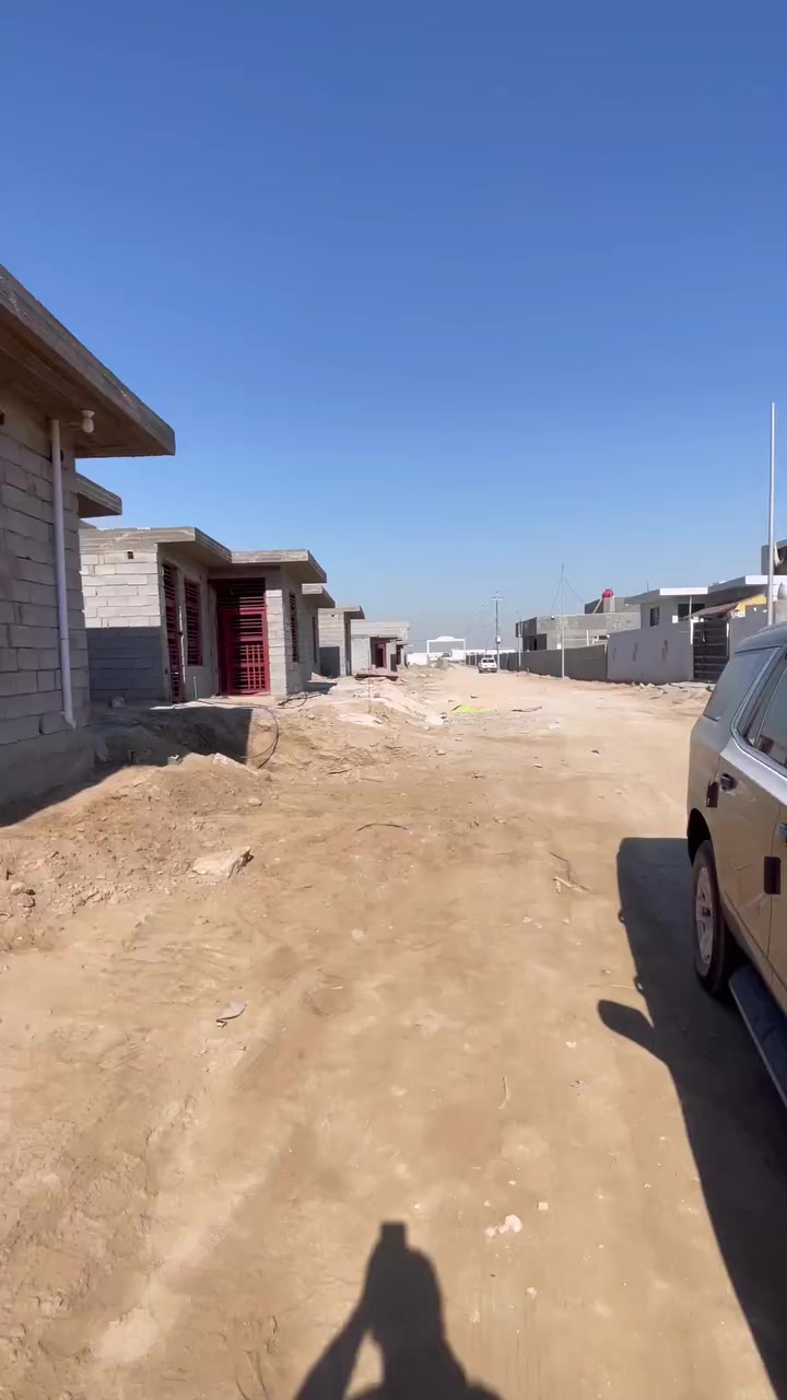 بسم الله الرحمن الرحيم 
على بركة الله 
هيكل للبيع مساحه 220 م في حي الشيخ عايد 
يحتوي ع 
استقبال ومطبخ وصاله كبيره مع 2 غرفه نوم وصحيات صب كونكريت 
ع شارع 20 متر . 
ماء وكهرباء واصل 

الاتصال والاستفسار
*********** 
***********
#مكتب_انوارالمنتظر_للعقار 
الزبيديه شارع الكراج عماره سيد هاشم تركي
