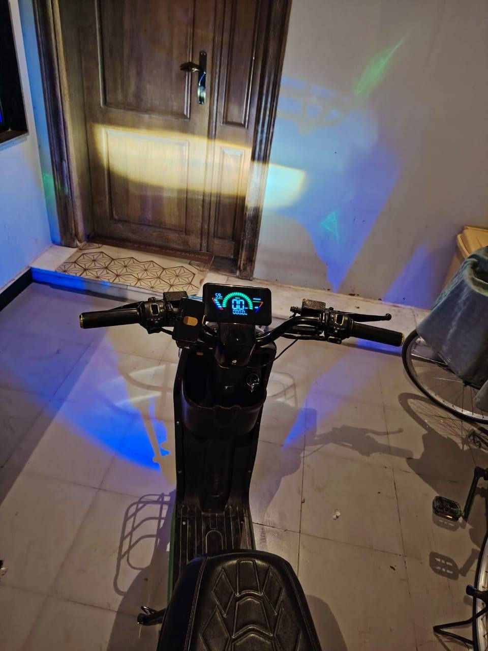 دراجه شحن R9 بطاريات جديدات مبدل بيها عقل مبدل *********** سعر 375 بيهه مجال
