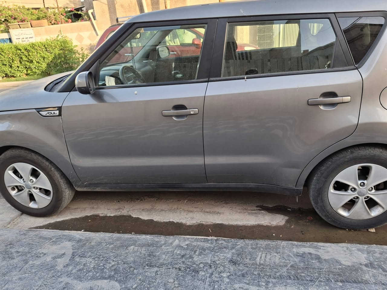 السلام عليكم
كيا صول  امريكي موديل 16 

محرك 1600GDI ماشيه 43حقيقي 

تبريد ثلج مكينه خير من الله 

سعرها 90وبيها مجال ماعندي سونار لسياره 

المكان بغداد البنوك ***********
