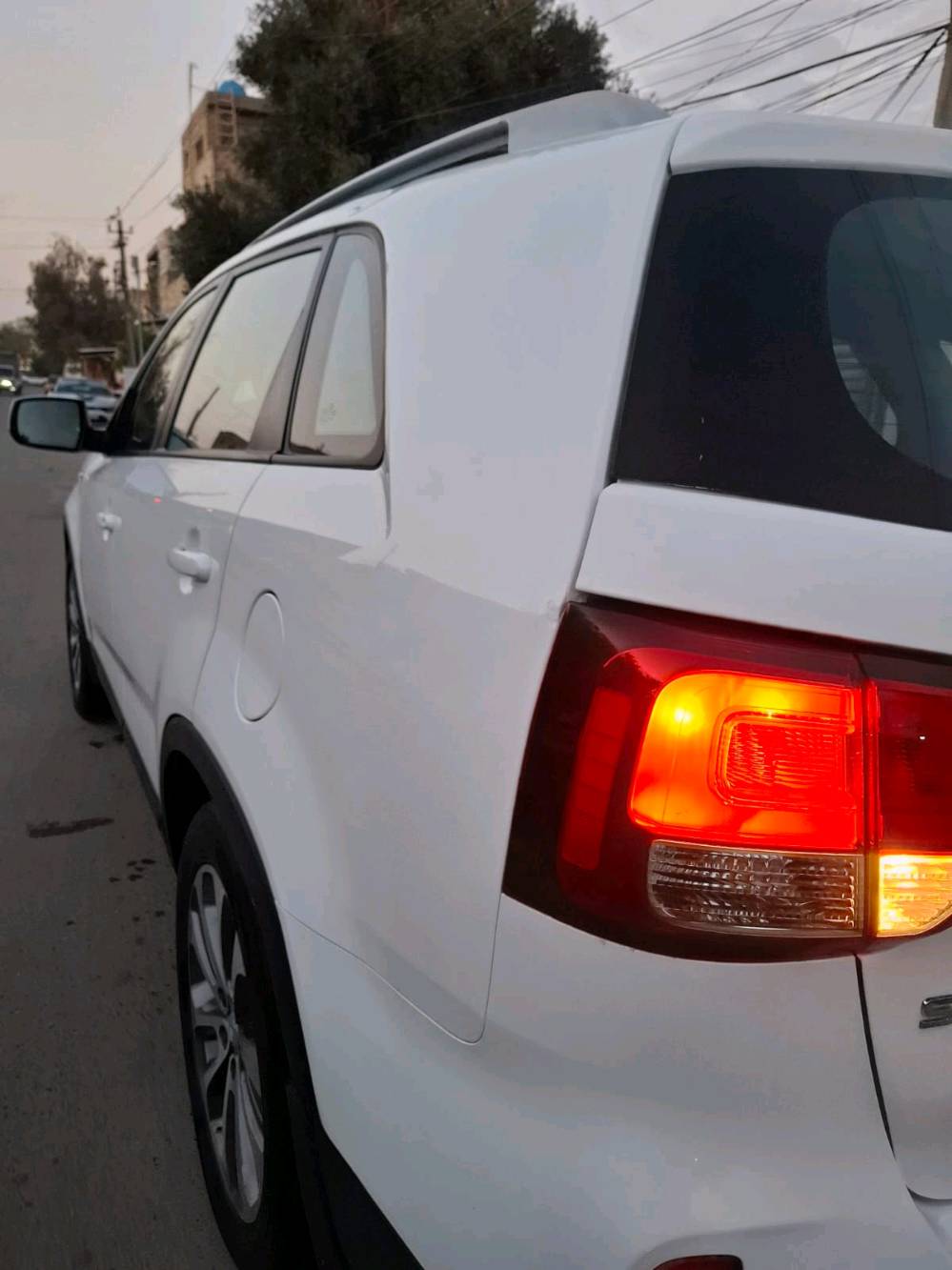 كيا سورنتو 2015 خليجي رقم بغداد مكفوله كفاله من الصبغ والتبديل  عدا شخطوط صغيره موضحه بالسونار بسيط ورصعه فوق الباب خلف السائق  بالباب الخلفي عكس السائق 
7 راكب مع كشنات جلد 
 حساس امامي خلفي  
 3 قطع تبريد 
 3 انظمه قياده 
 يو اس بي
 بردات بلادية 
 تحكم ستيرن 
قماره حديد
 كامرا خلفيه 
‏ صدر جديد كير مكينة مفتوحه ومكفوله گير بلادي كفاله  تبريد كلة جديد ومكفول 
‏V6 ستة سلندر 3500 ماشي  146  
جاهزة بدون اي نقص
رقم بغداد باسمي شرط  التحويل ثاني يوم وسنوية  مراوس حسب القناعه  متواجد خاص
مكان السياره بغداد 
السونار مرفق مع الصور 
السعر  178 وبيه مجال
