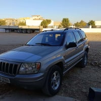 سيار جيب مكفول من حادث بي قطعتين كلير محرك كير  جديد شاد موديل ٢٠٠١سنو...