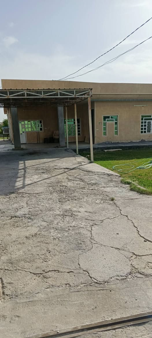 السلام عليكم بيتين ومشتمل للبيع الأرض مساحته دونمين مسيجه كلهه بحميد شعبان مباشرا ع الشارع وكلشي متوفر بيه ماء كهرباء مولده ذهبي السعر 275 الأرض عقد 17
***********
