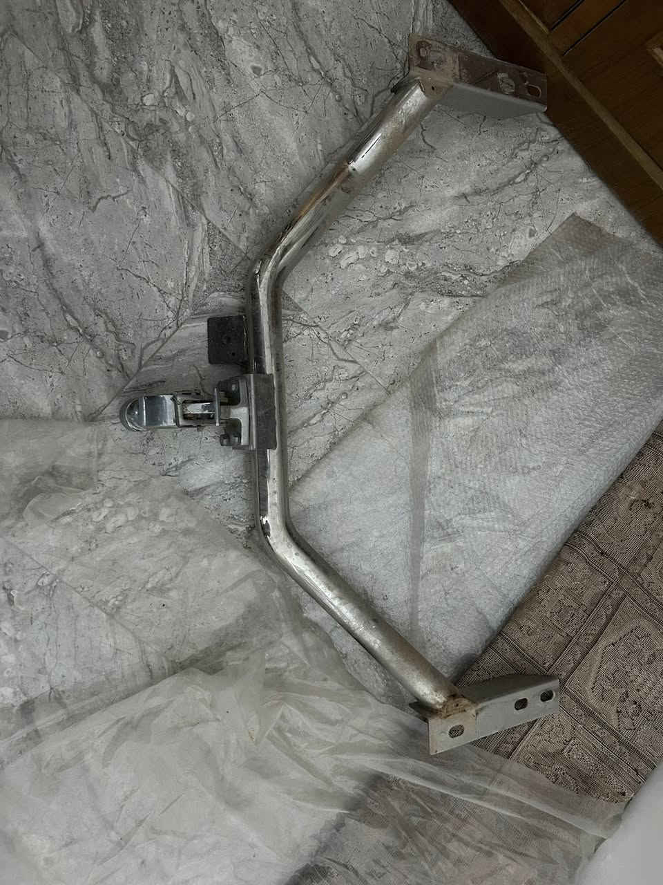 السلام عليكم دواسات جانبية وهوك خلفي هايلوكس مستعملات شي قليل للبيع مكان صلاح الدين تكريت   ‭***********‬
