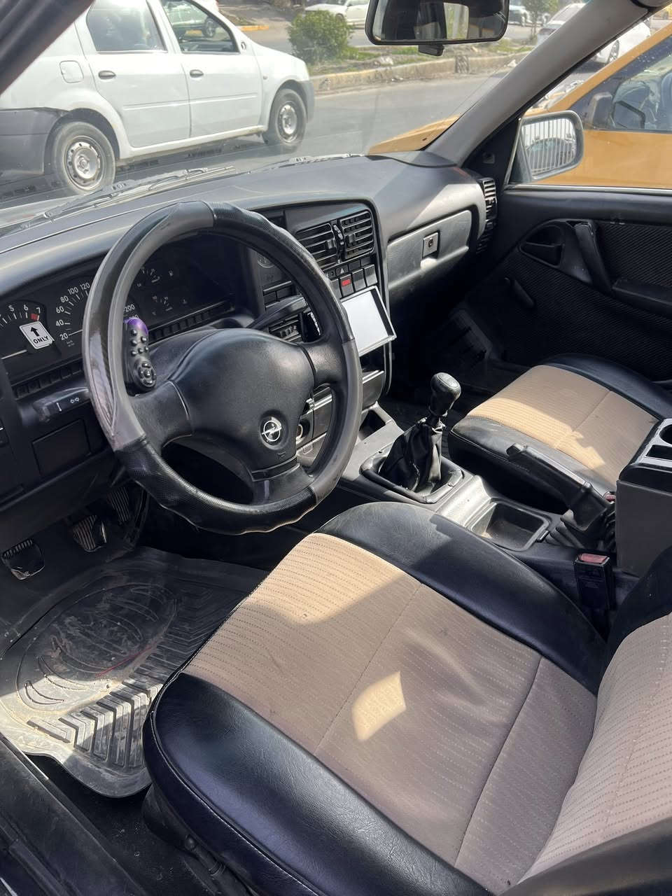 السلام عليكم اوميكه شتيشن ٩٢ كير مكينه حاويه قبل شهر شادهن من موصل  مكينه٢٠ كير عادي 
سعر٣٦ بي مجال 
عنواني بغداد الدولعي 
***********
