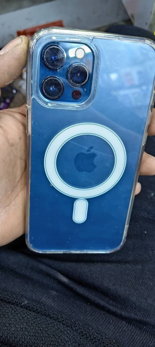 12pro max🇺🇸
للبيع
ذاكرة 512
مبدل شاشة 📱اصلية
 وبطارية 🔋
السعر ٣٧٥ الف
هاتف ***********
