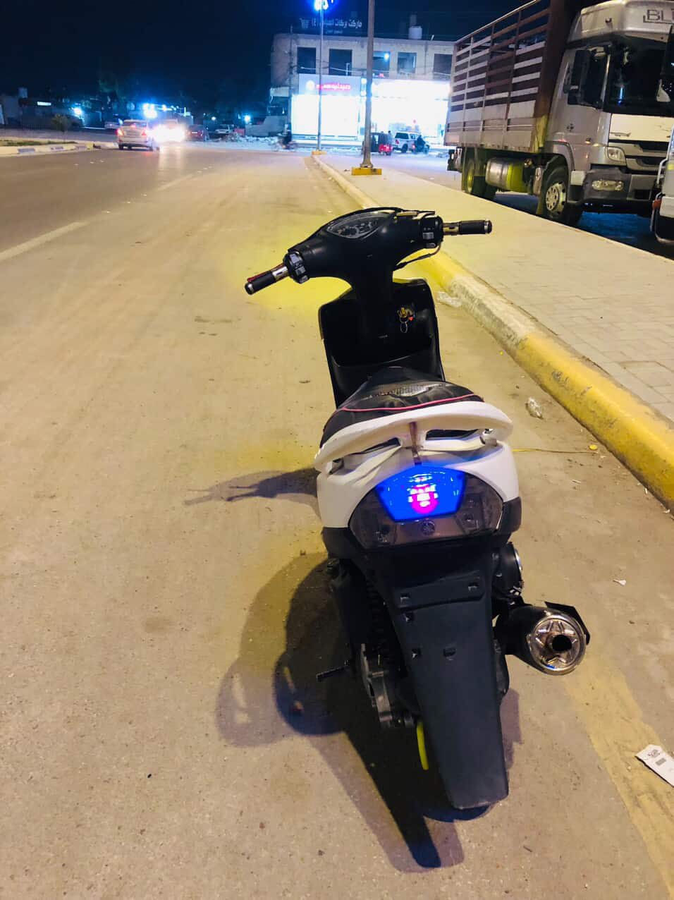 سلام عليكم دراجه ماكس شوفت عينك دراجه حلوه ونضيفه شلعه ومعدل شرط تشك كاع دراجه كلها ختم واحد ماعد كفرات ابيض مداريها بانزين ودهن كل سبوع ابدله
بيها تزويد خارجي
يدات بريك RS
صدر امامي RS
شيال RS
قطره دهن RS
قبق فلاوين
صالنصه SC
كلجات وخرز رياضي اصلي جدد 
قايش كتان اصلي جديد 
دراجه شغاله من سلف وهندر وكهربايئات كل نقص مابيها سعر ٥٠٠ قفل مكاني كربلاء حي العسكري ***********
