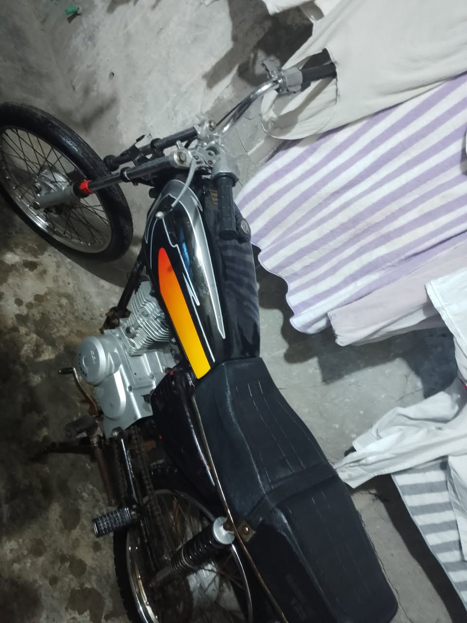 السلام عليكم دراجه انتنس موديل 20 كلك كلك للبيع دراجه حلوه وناعمه شلعه تشك الكاع  دراجه يرادلها فلنجه بس شاصي نضيف لاعواج لا لحيم السعر 400 وبيه مجال قليل مكان بصره معقل رقمي ***********
