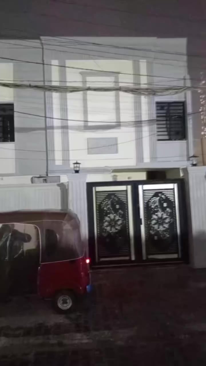 متابعه ولايك فضلا وليس امرا
دار للبيع الحر حي العسكري مقابيل مجمع الاسدي خلف التجاره مباشره المساحه 180 متره البناء طابقا اربع غرف نوم صاله واستقبال ومطبخ والسعر مناسب جدا ملاحظه البيت يطل على حديقه وساحه كافه الخدمات
***********
***********
 ابو مؤمل
