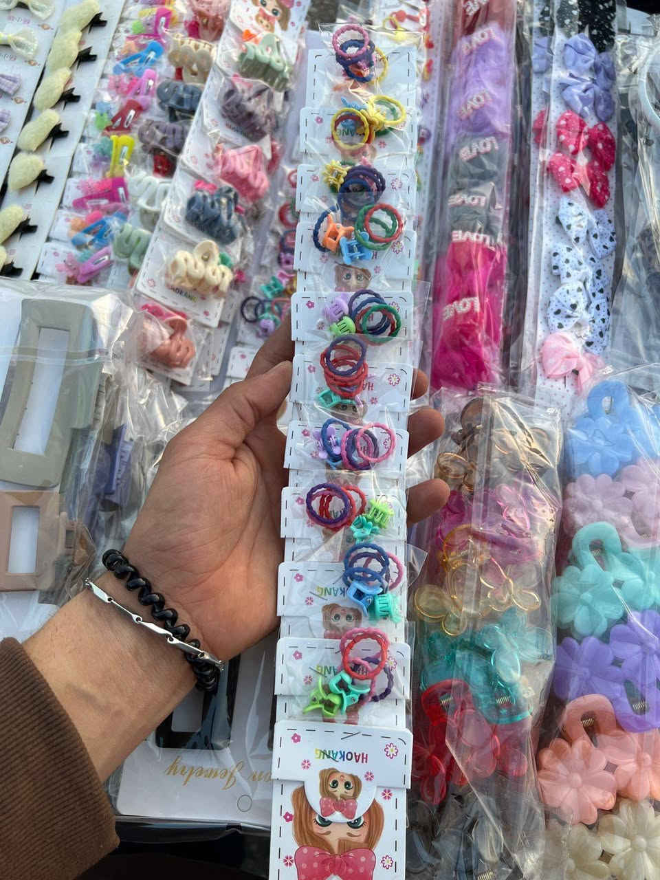 ---
العلكايه الشارع الأول 

لأجمل الإكسسوارات النسائية 💍💫

جديدنا وصل 🤍
قطع أنيقة – تصاميم عصرية – أسعار تناسب الجميع 🌸

كوني متألقة بكل مناسبة مع إكسسوارات الدر ✨

📱 للاستفسار والطلبات: [*********** ]

يوجد توصيل لجميع المحافظات
#explore #photography #fyp #اكسسوارات#مدارس
