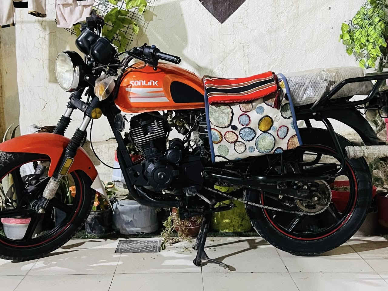 دايون سونك موديل 22 أوراق استنساخ
بليته و رقم شاصي مطابقات وي الاوراق
مكينه خير من الله معدل و رزانه عداد 180
كهربائيات كله شغاله  نكره سلف مكفولة من السرقه
مكاني بابل ابي غرق ***********
السعر 850
