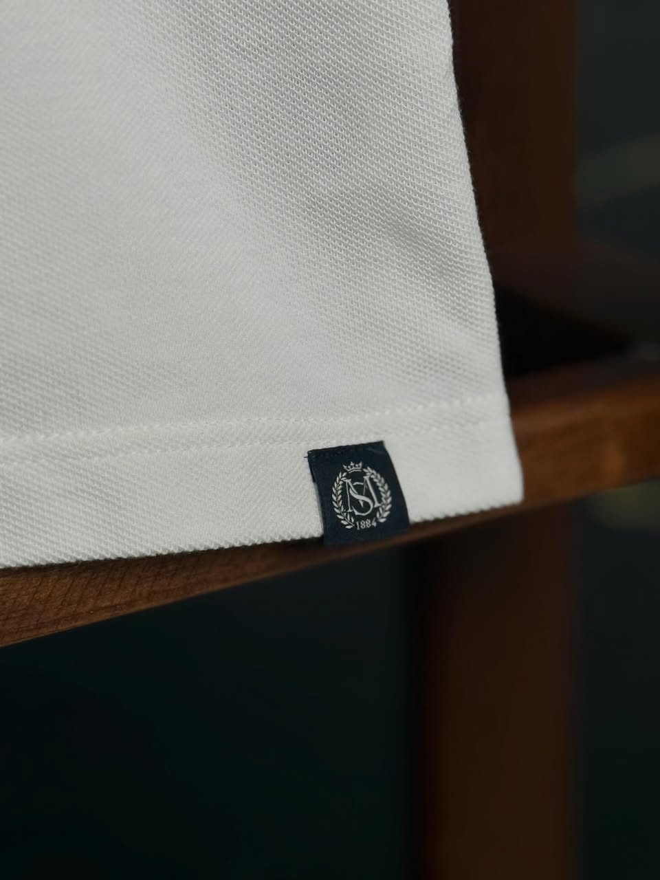 M & S 
تيشيرت ياخة من الماركة الانكليزية ماركس اند سبينسر 
لون ابيض ناصع 
ستايل انيق مناسب للاستخدام اليومي 
خامة قطنية قابلة للتنفس 
قالب Regular Fit
بلد الصنع : بنغلادش 
القياس : L
عرض الصدر : 55 سم 
توصيل مجاني داخل بغداد وباقي محافظات العراق 🚚


**إذا كنت صاحب هذا الإعلان وتريد حذفه لأي سبب، رجاءا أرسل رسالة إلى الدعم الفني**