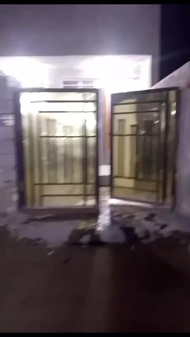 سلام عليكم بيت مساحه 100متر طابقين فوك غرفتين وصاله وجوه غرفه نوم وحمام وصاله  واستقبال وممر معزول بيت بناء جديد واجهه 5 المشتل مجمع فدك من جهه النفط سعر 43 
***********
