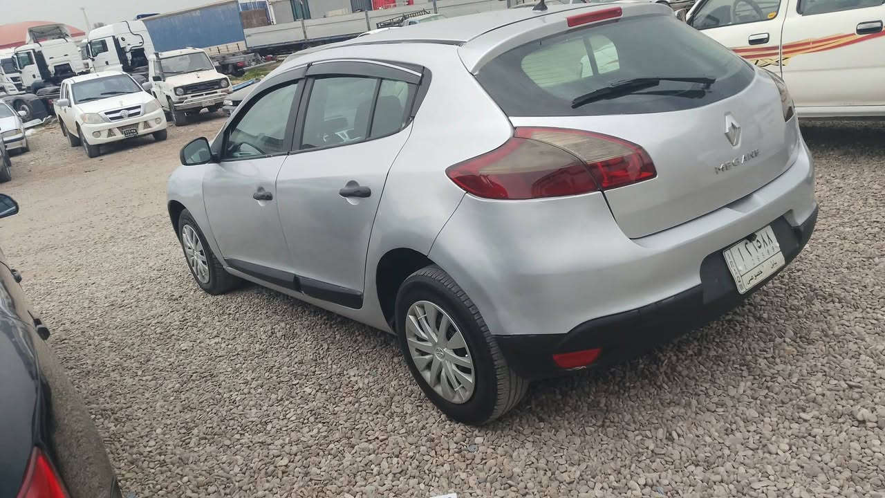 للبيع رينو مديل 2013كفاله مذب عليهه ربع محرك كير كفاله صدر جديد منيدك للشارع مكان ديالى مراوس هم يرهم للستفسار اكثر اتصال وبيك خير وتدلل ***********
