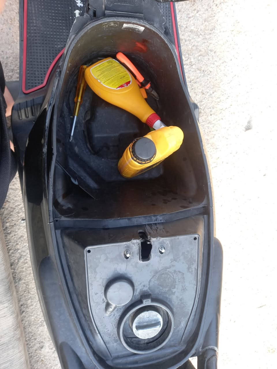 سلام عليكم دراجه سبيسي ياباني دراجه مفتوحه مكينه ناعمه كلشي شغال بيه دراجه قفل جنطه قفل استيرن سلف هندر 
هورن اشاير عالي ناصي كشن بلاد جنطه بلاد كفر أمامي تجاري بس صالنصه اصليه تايرات جدد كلشي كالبريتر اصلي مالته سعر ٥٥٠وبيه مجال قليل دراجه مال جناي مكان كوت دور العمال ***********
