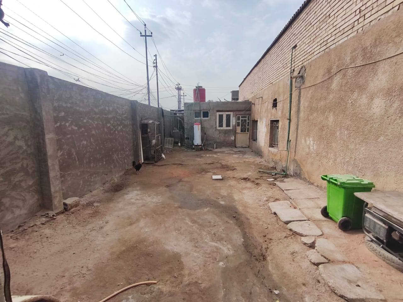 السلام عليكم، بيت للبيع الرضويه الخامسه قرب مدرسة البطوله وقرب مدرسة عقد الولاء الأهليه، وقريب على المدارس المتوسطه
المساحه ٣٢٥ م ركن، ٣ غرف نوم وهول وإستقبال وصاله ومطبخ و صحيات داخليه وخارجيه، وبي حديقه تصلح لبناء مشتمل للأستفسار الإتصال ***********
